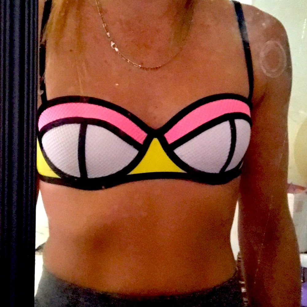 TRIANGL AITHENTIC  NWOT Bikini Top
